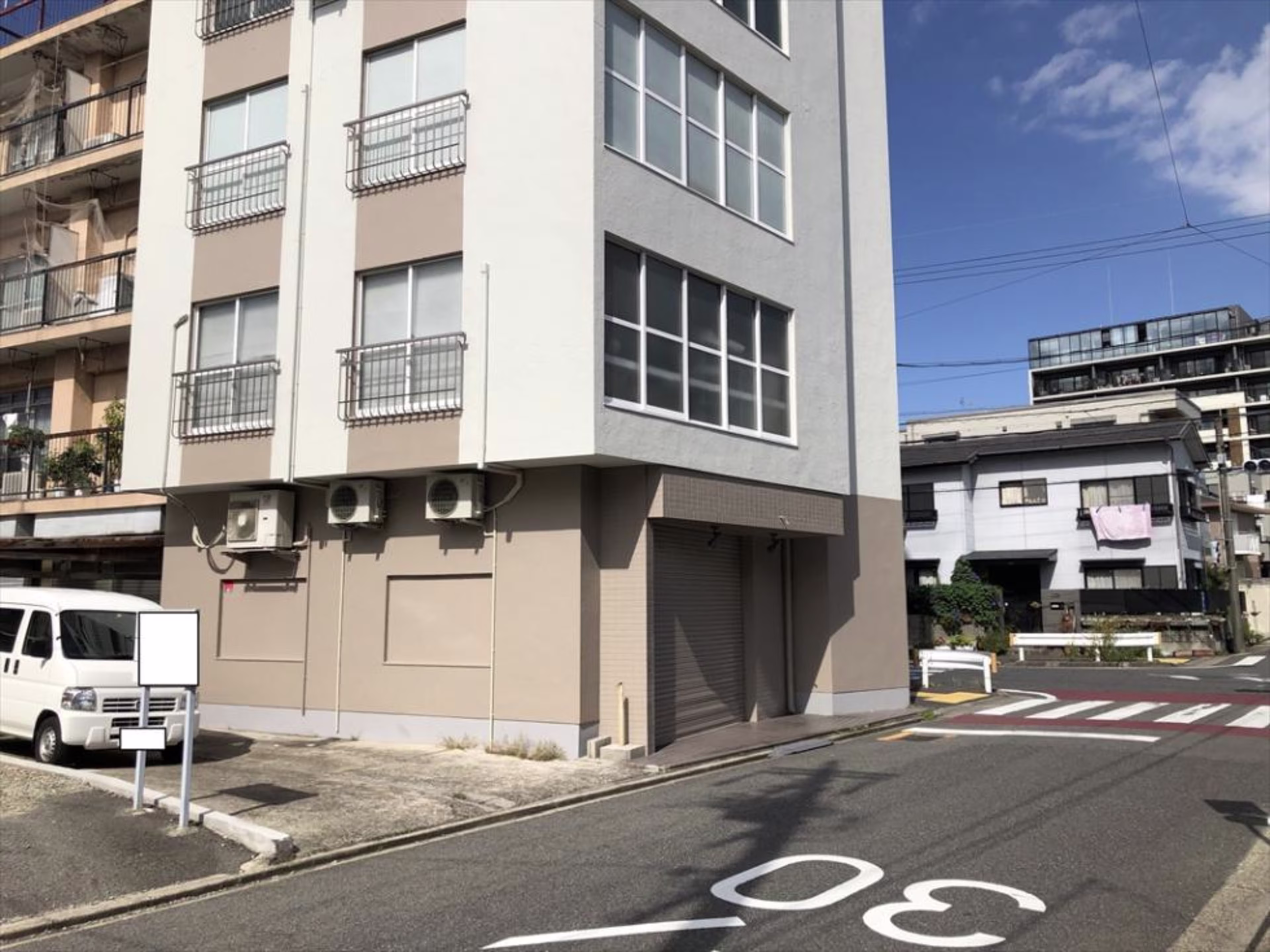 芳野1-8-10