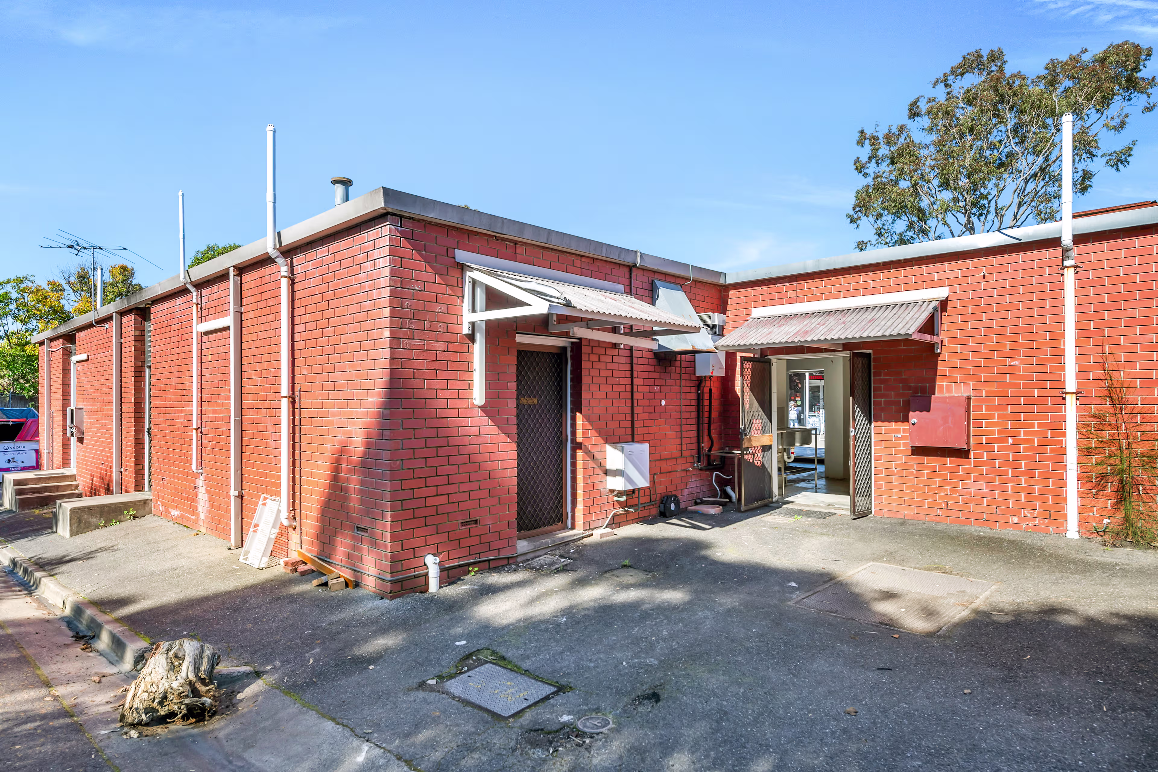 1 Ridgeway Drive