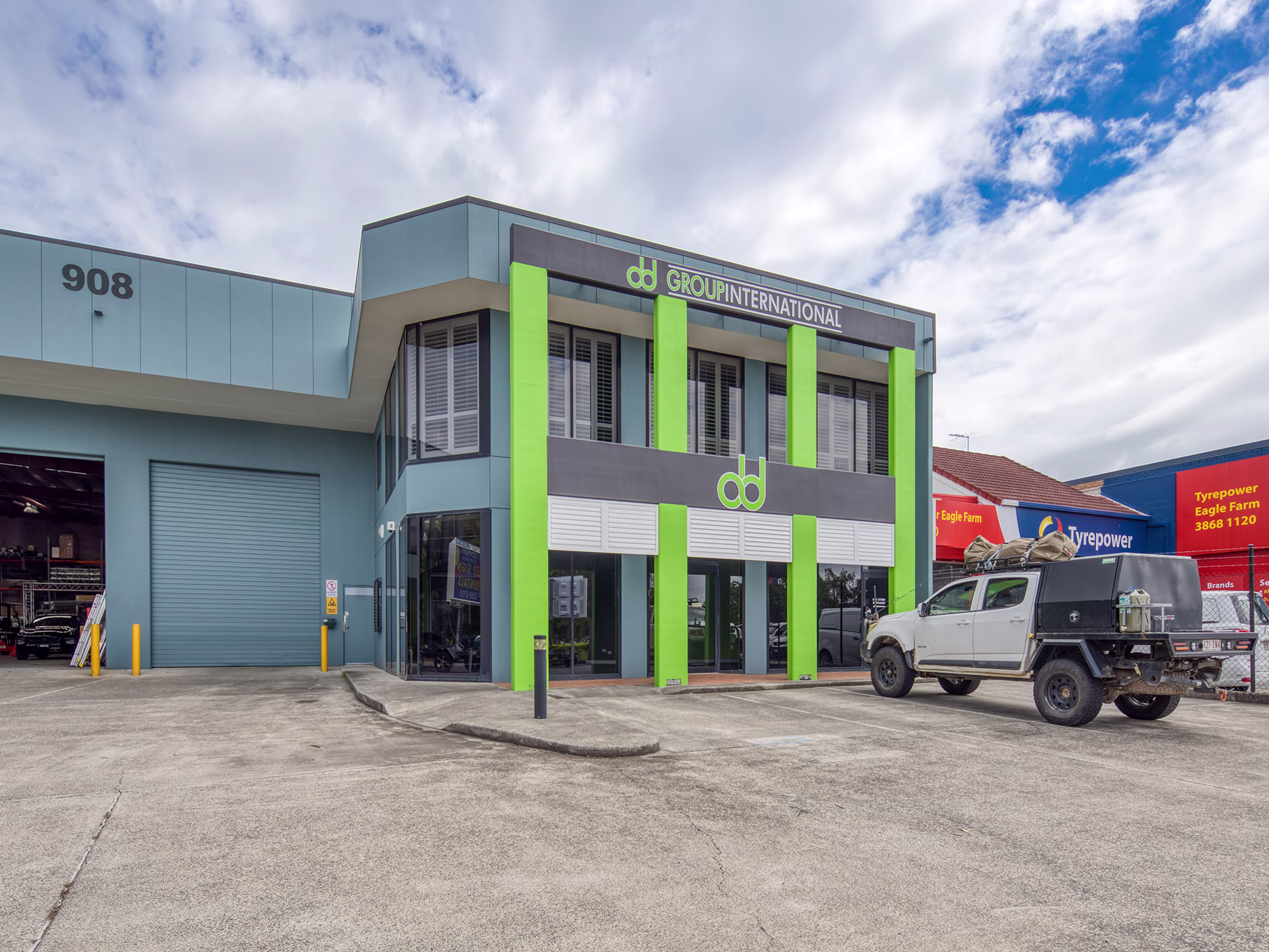 908 Kingsford Smith Drive