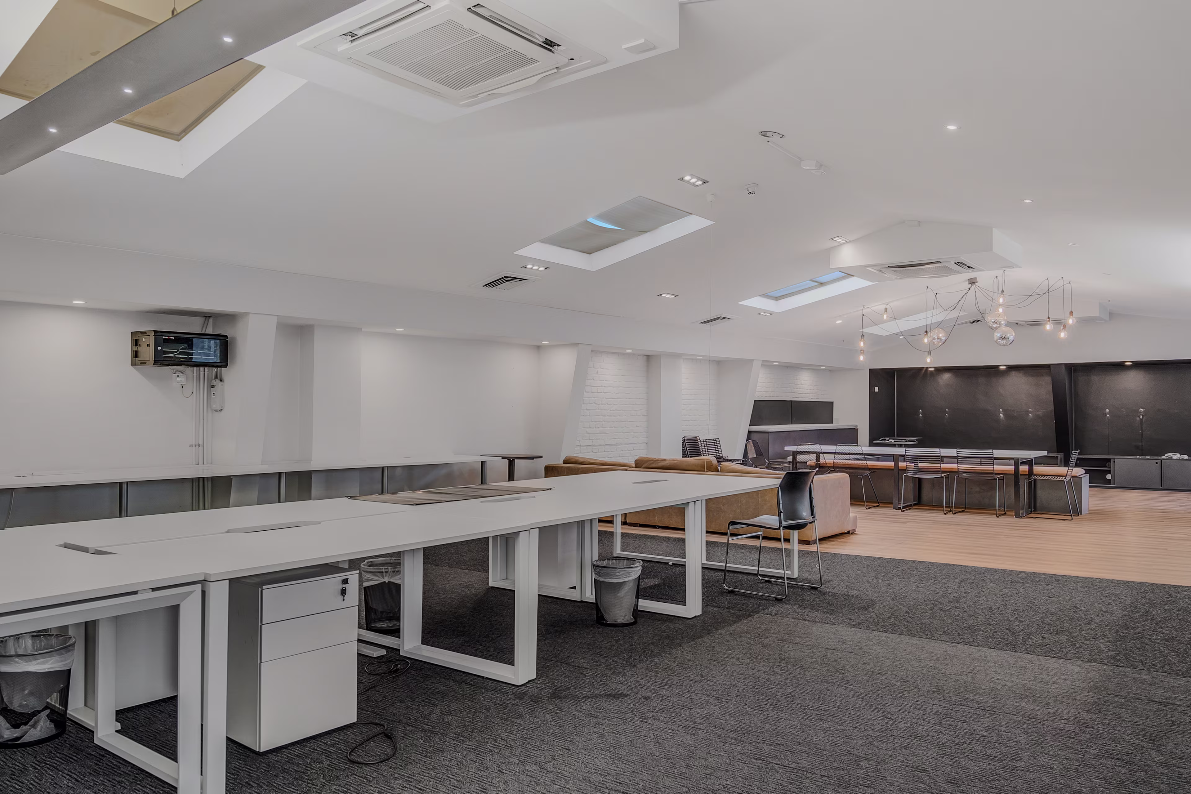 17 - 21 Customs Street E