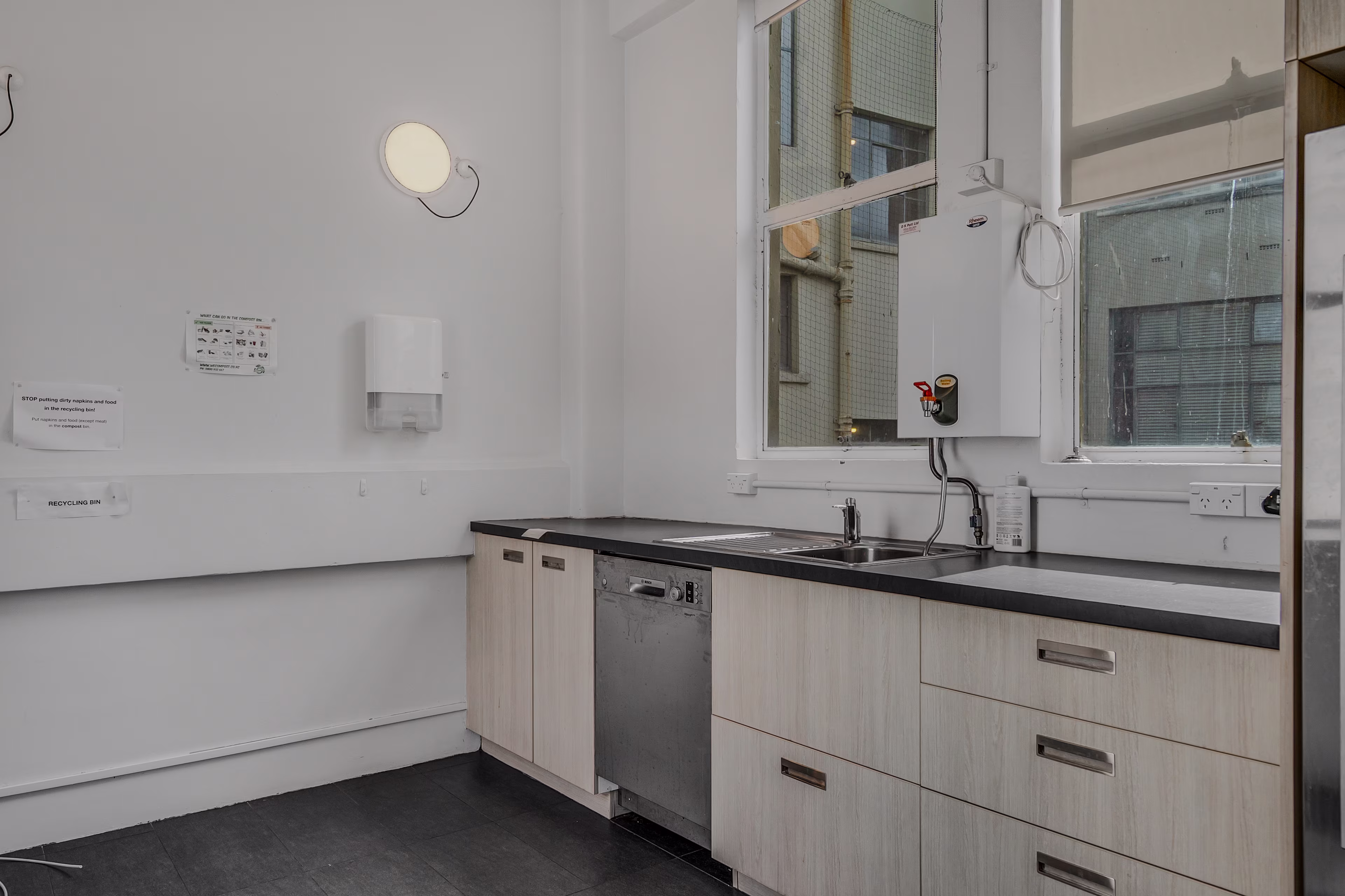 17 - 21 Customs Street E