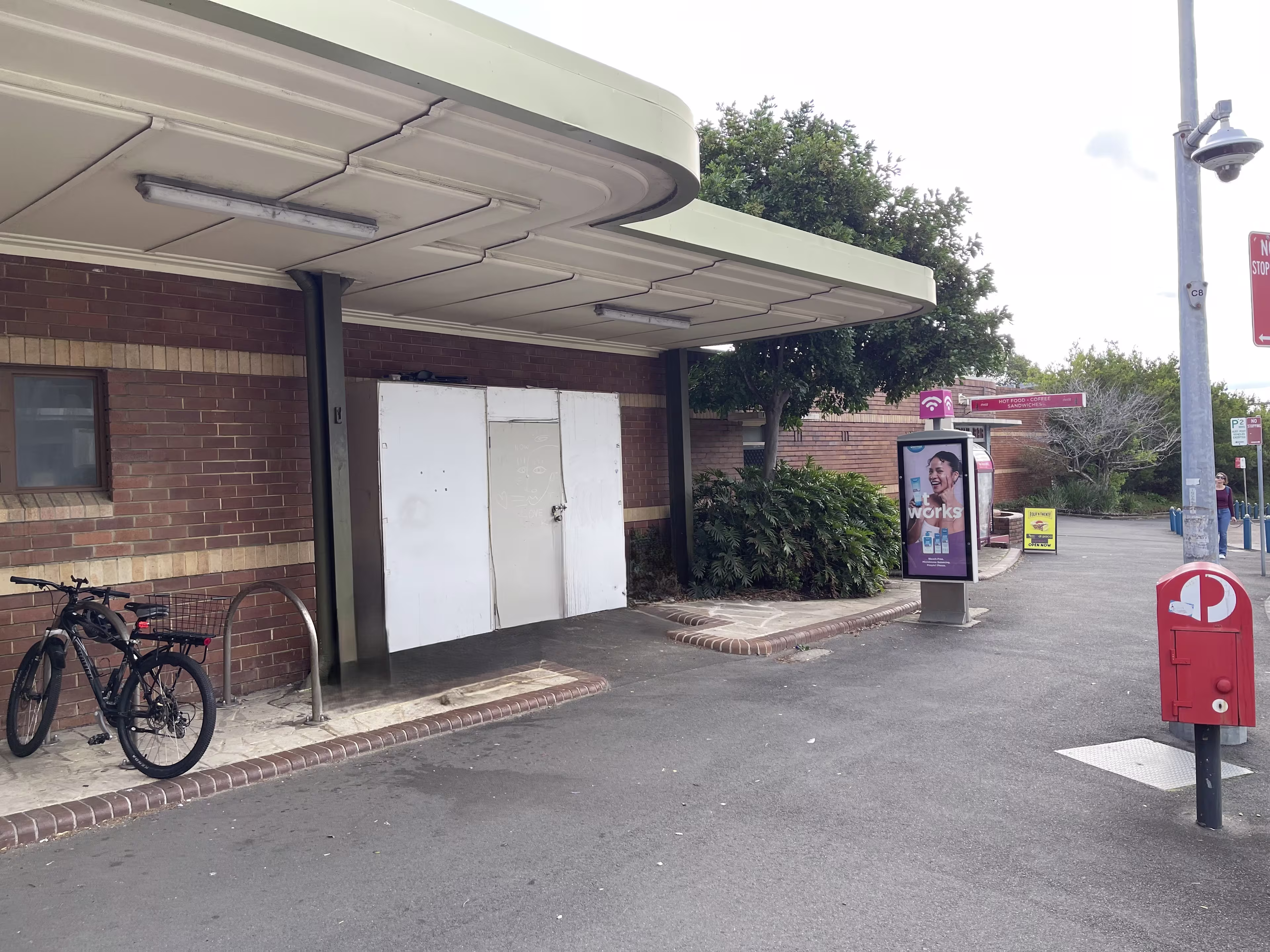 At the station Cronulla Street