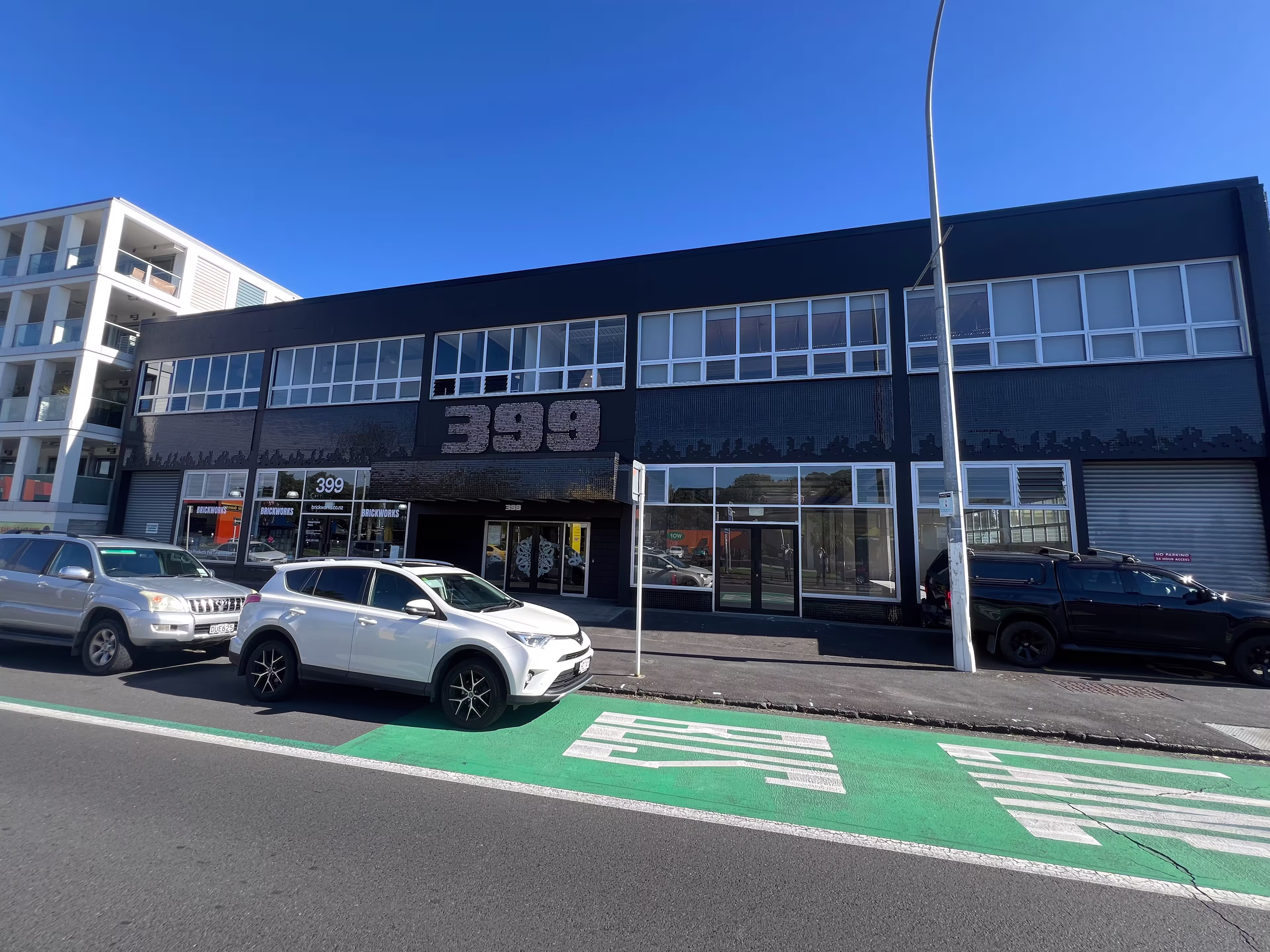 399 New North Road