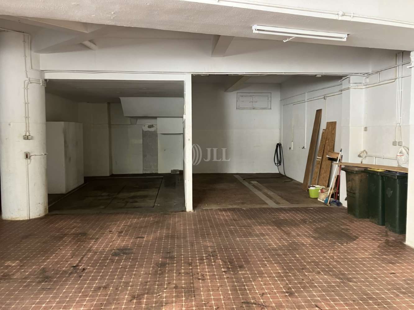 Industrial Lisboa - Armazém/Garagem em Lisboa