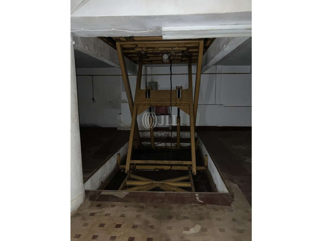 Industrial Lisboa - Armazém/Garagem em Lisboa