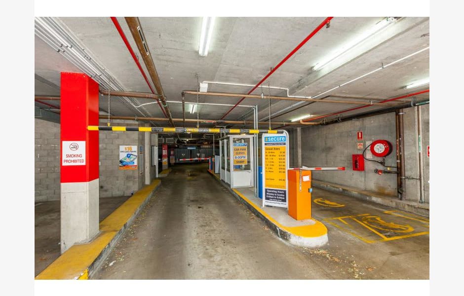 St Andrews Place 33 North Street Spring Hill Properties Jll Property Portal Commercial Real Estate For Sale Or Lease Commercial Property Investment Management