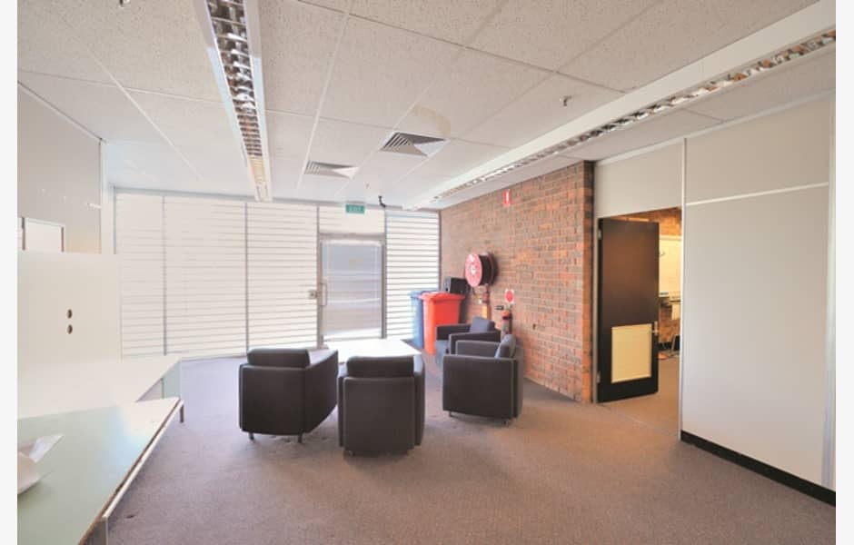 573-Burwood-Highway-Office-for-Sale-1203-3b7cd187-e5c8-e211-a648-a4badb47a701_573_burwood_hwy_0032