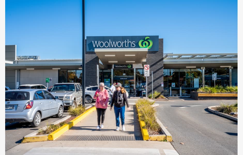Griffith North Woolworths 212 Burrell Place, Griffith properties