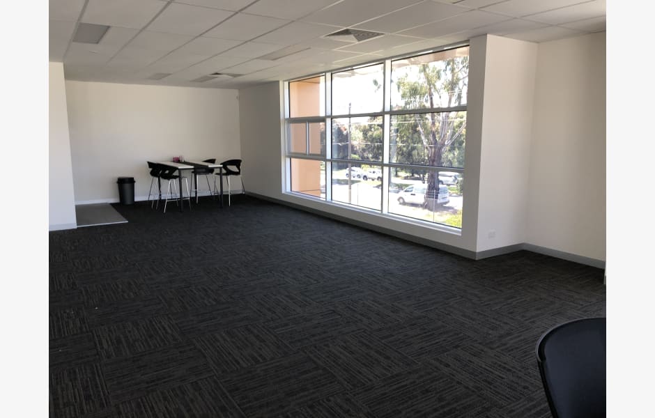 Building-14-Office-for-Lease-6896-1c3bd45f-0863-487d-86d8-039154adfa5f_GGLWINDPROPERTIESPropertiesNewMountainHighway14924BayswaterinternetphotosIMG_5191