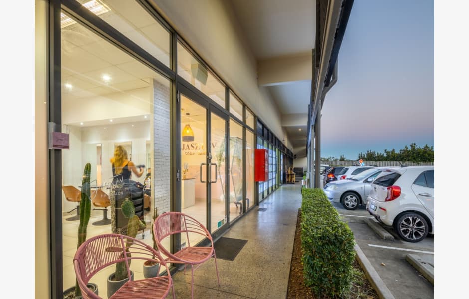 Pines Point Shopping Centre 25 Pitcairn Way, Pacific Pines