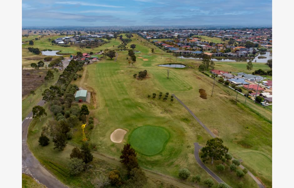 Longyard Golf Course & The Mill Tavern Greg Norman Drive, Hillvue