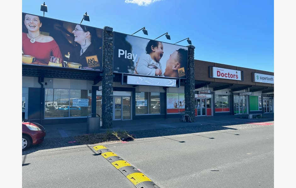 Auckland Airport Shopping Centre 4 Leonard Isitt Drive, Mangere