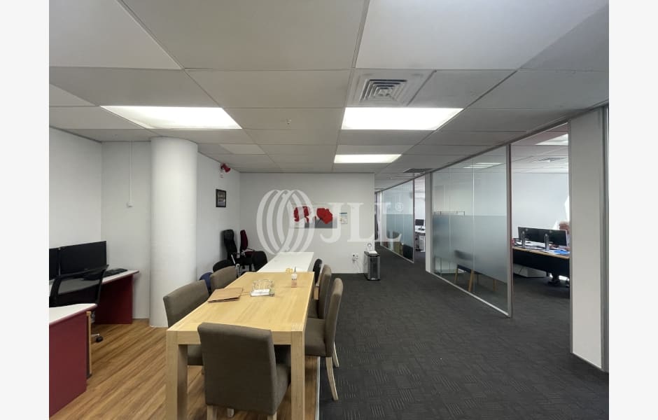 Part Level 2, 22 Amersham Way Part Level 2, 22 Amersham Way