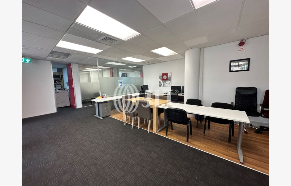 Part Level 2, 22 Amersham Way Part Level 2, 22 Amersham Way