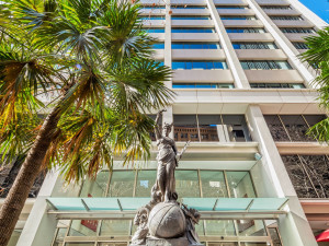 Royal-Exchange-Building-Office-for-Lease-6206-f8fd2756-6d0f-4356-8c41-0575135381c3_resized56PittStreetSydney-frontfacadeandstatue